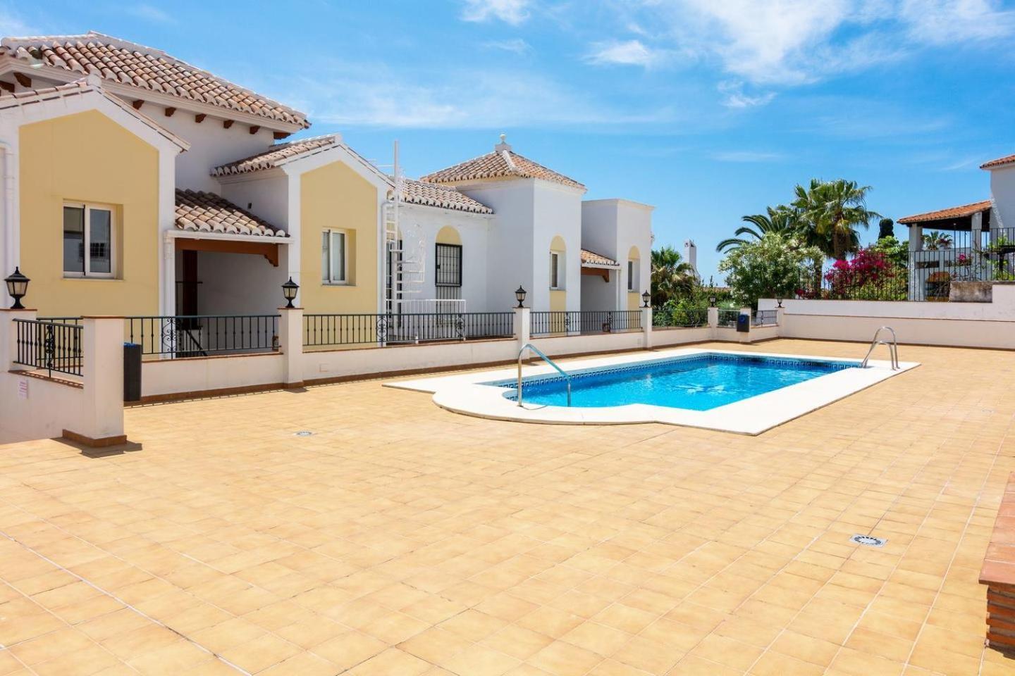Apartamento Chimenea Playa - 2 Dormitorios Y Terraza Nerja Zewnętrze zdjęcie